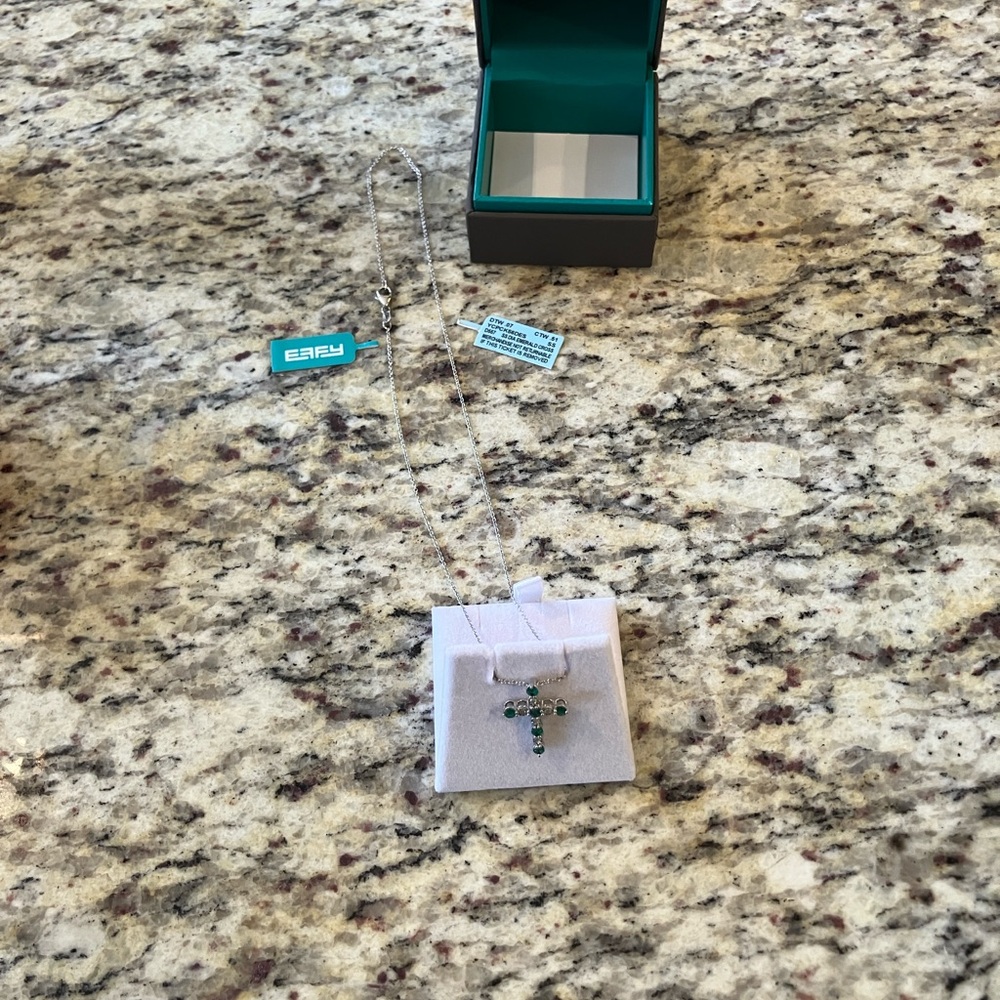 EFFY Brasilica Emerald .51 CTW & Diamond .07 CTW Cross Necklace New w/ Box - Picture 4 of 7